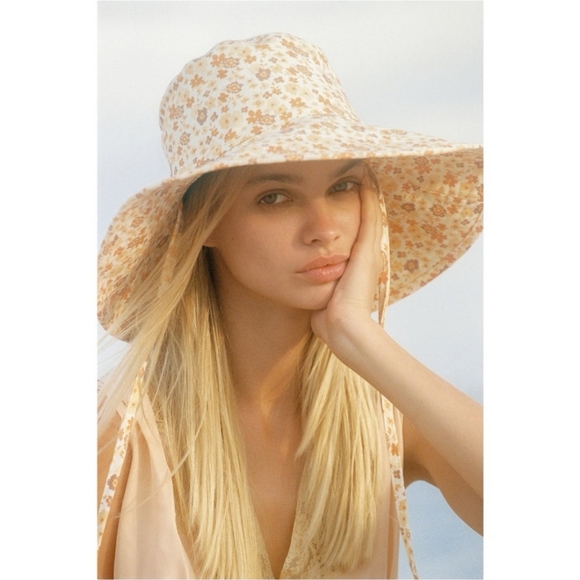 NWT Lack of Color Holiday Bucket hat in Peach Blossom Small / Medium
